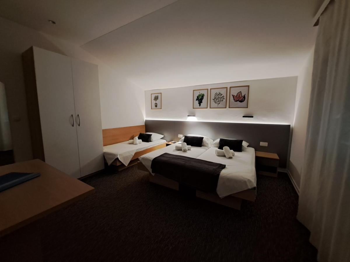 Rooms Zvonimir สโตเบรช ภายนอก รูปภาพ