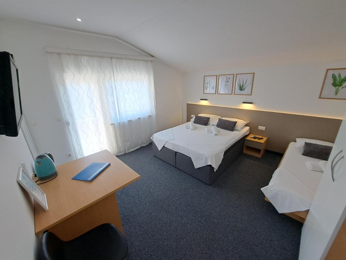 Rooms Zvonimir สโตเบรช ภายนอก รูปภาพ
