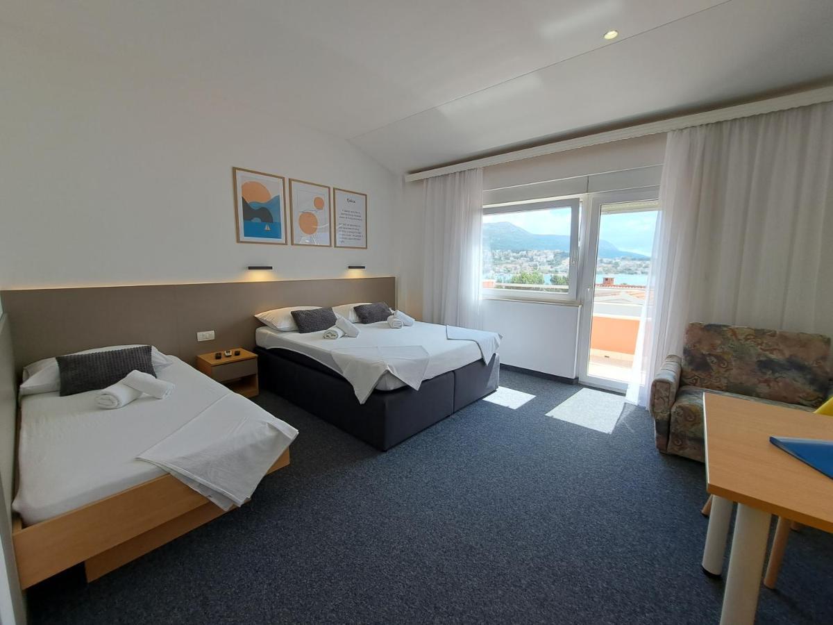 Rooms Zvonimir สโตเบรช ภายนอก รูปภาพ