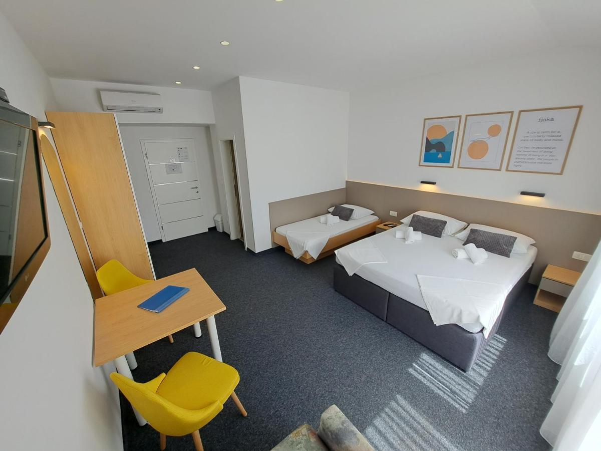 Rooms Zvonimir สโตเบรช ภายนอก รูปภาพ