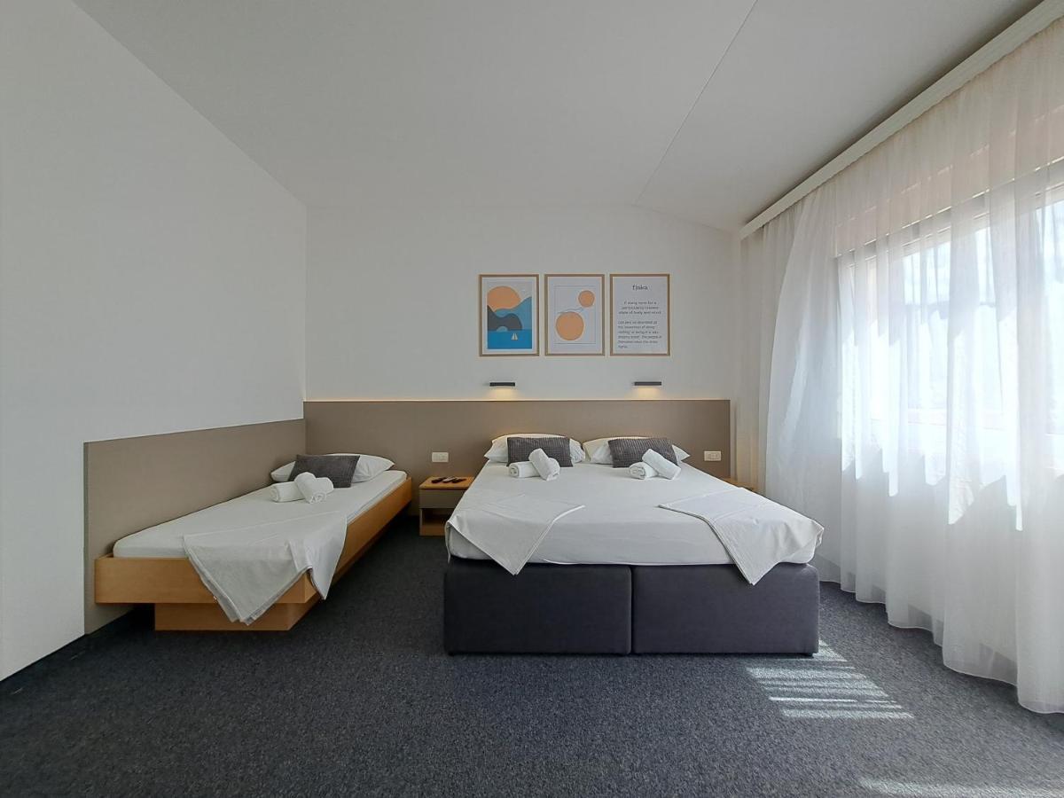 Rooms Zvonimir สโตเบรช ภายนอก รูปภาพ